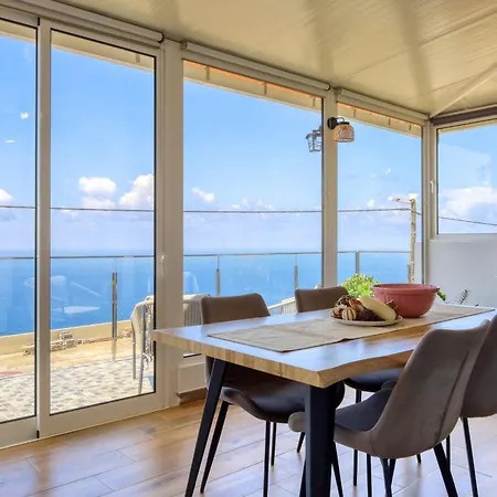 Atlantic View, A In Madeira * Понта-ду-Сол
